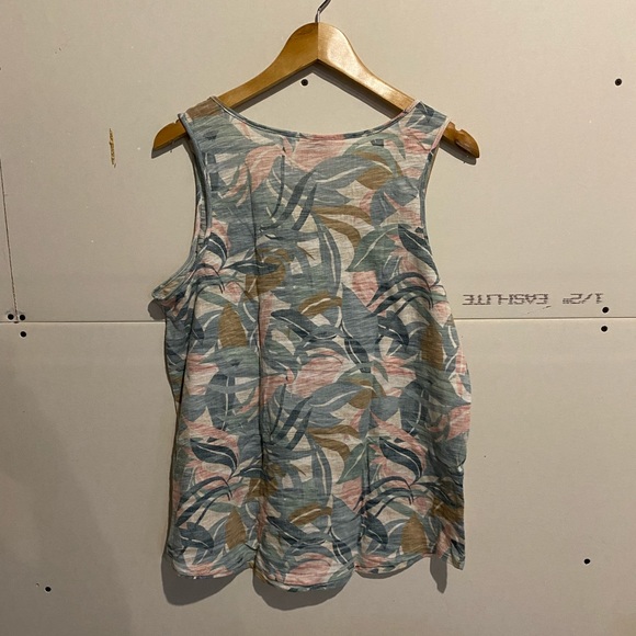 Reitmans tank top - Picture 3 of 3